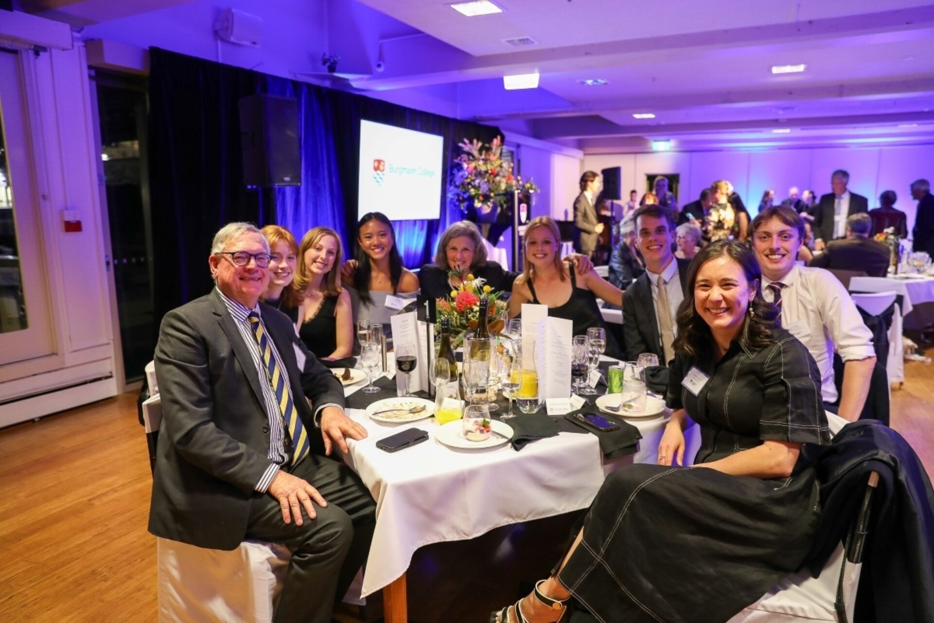 2025 Back to Burg 2183 sm